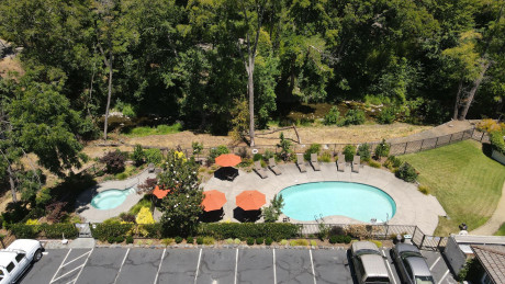 The Jack London Lodge - Pool View