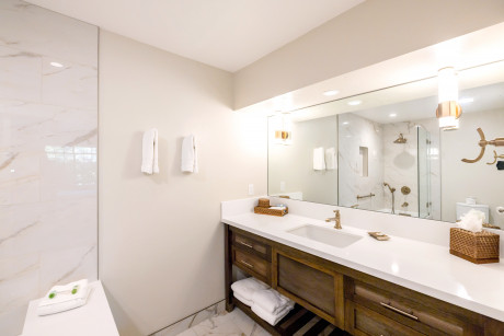 The Jack London Lodge - Superior Room Bathroom