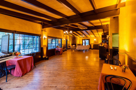 The Jack London Lodge - Interior Hall