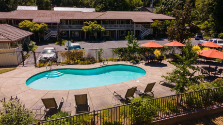 The Jack London Lodge - Pool View